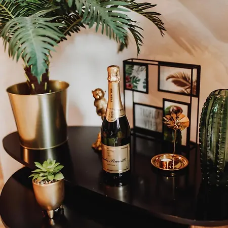 Alpehytte Tropical Avec Bain A Bulles - In The Woods Gesves