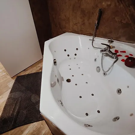 Chalet Tropical Avec Bain A Bulles - In The Woods Gesves